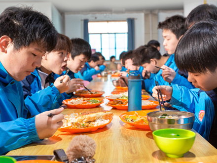 平利学生用餐